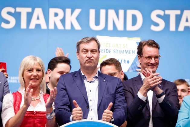 Bilder des Jahres 2023, News 10 Oktober News Themen der Woche KW40 News Bilder des Tages CSU-Abschlusskundgebung am 06.10.2023 im Löwenbräukeller in München Markus Söder ( Ministerpräsident Bayern ), links - Hendrik Wüst ( Ministerpräsident NRW ), rechts auf der CSU-Abschlusskundgebung vor den Landtagswahlen in Bayern. *** CSU final rally on 06 10 2023 in the Löwenbräukeller in Munich Markus Söder Prime Minister of Bavaria , left Hendrik Wüst Prime Minister of North Rhine-Westphalia , right at the CSU final rally before the state elections in Bavaria xMSx