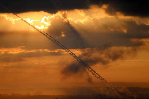 Bilder des Jahres 2023, News 10 Oktober Middle East News Gaza Palestinian Territories Rocket launches on Israel from Gaza An Israeli airstrike in Gaza City on October 7, 2023. Palestinian militants started a war against Israel, which they infiltrated by air, sea, and land from Gaza. Israeli officials said that the blockade imposed on the Gaza Strip represents a major escalation in the Israeli-Palestinian conflict. The Gaza Strip Palestine Copyright: xMahmoudxxAjjourx AN6X8604
