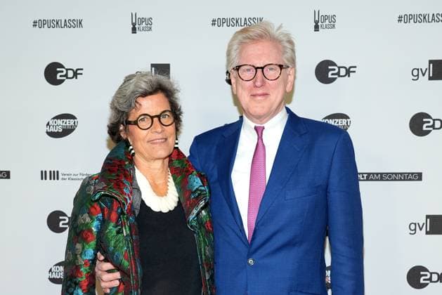 Theo Koll und seine Ehefrau Franziska Castell bei der Opus Klassik 2023 Verleihung am 8.10.2023 in Berlin Opus Klassik 2023 in Berlin