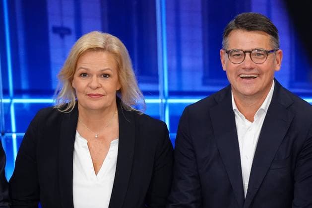 Landtagswahl in Hessen 2023 Wahlsieger Boris Rhein (CDU) gemeinsam mit Nancy Faeser (SPD) nach der Landtagswahl 2023 in Hessen, Wiesbaden, 08.10.2023 Wiesbaden Hessen Deutschland *** State election in Hesse 2023 election winner Boris Rhein CDU together with Nancy Faeser SPD after the state election 2023 in Hesse, Wiesbaden, 08 10 2023 Wiesbaden Hesse Germany