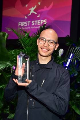 First Steps Award 2023 Dieu Hao Do, Preisgewinner für Dokumentarfilm First Steps Award im Stage Theater des Westens heißt es Bühne frei! für Deutschlands talentierteste NachwuchsfilmschaffendeF in Berlin, am 08.10.2023