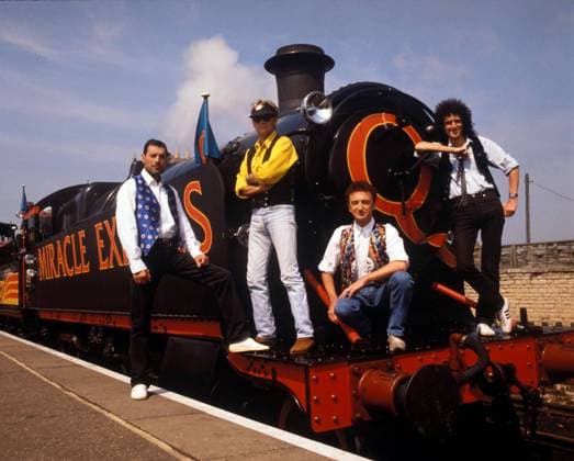IMAGO ICONS: Freddie Mercury QUEEN FREDDIE MERCURY, BRIAN MAY, JOHN DEACON AND ROGER TAYLOR OF QUEEN., Credit:Simon Fowler Avalon  Copyright: xSimonxFowlerx xAvalonx 0518396525