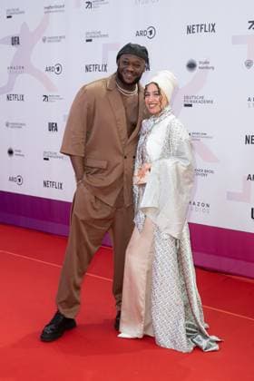 Award - First Steps 2023 Prince Kuhlmann und Tua El-Fawwal beim First Steps Award im Stage Theater des Westens am 09.10.2023 in Berlin. Copyright: xEventpressxKochanx