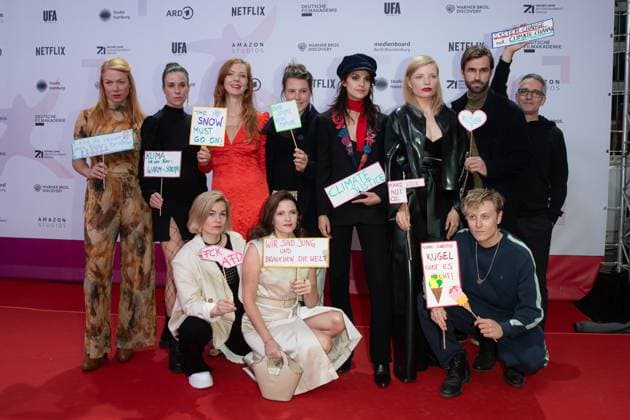 Award - First Steps 2023 Esther Roling, Anne Schäfer, Laura Fischer, Pheline Roggan, Jennifer Ulrich, Julia Fuhr Mann, Luise Befort, Luisa-Celine Gaffron und Max Schimmelpfennig beim First Steps Award im Stage Theater des Westens am 09.10.2023 in Berlin. Copyright: xEventpressxKochanx