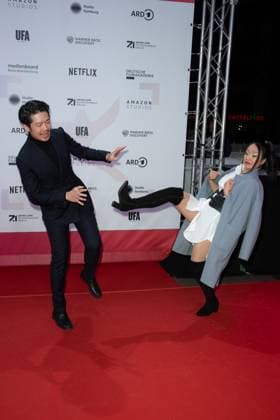 Award - First Steps 2023 Yung Ngo und Trang Le Hong beim First Steps Award im Stage Theater des Westens am 09.10.2023 in Berlin. Copyright: xEventpressxKochanx