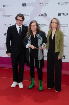 Award - First Steps 2023 Philipp Kreuzer, Irene von Alberti und Julia Jalnasow beim First Steps Award im Stage Theater des Westens am 09.10.2023 in Berlin. Copyright: xEventpressxKochanx