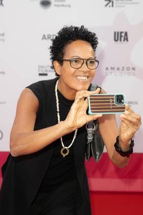 Award - First Steps 2023 Mo Asumang beim First Steps Award im Stage Theater des Westens am 09.10.2023 in Berlin. Copyright: xEventpressxKochanx