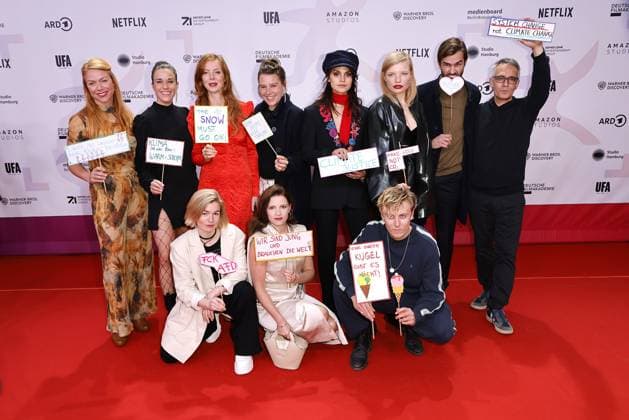 Esther Roling, Anne Schaefer, Laura Fischer, Pheline Roggan, Jennifer Ulrich, Julia Fuhr Mann, Luise Befort, Luisa-Celine Gaffron und Max Schimmelpfennig bei der Verleihung der First Steps Awards am 8.10.2023 in Berlin First Steps Awards 2023 in Berlin