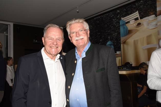 Dr Wolfgang Heubisch FDP. Landtagskandidat Martin Zeil FDP Minister a.D. Muenchen 08.10.2023 ELLA Restaurant FDP Wahlparty Muenchen *** Dr Wolfgang Heubisch FDP State Parliament Candidate Martin Zeil FDP Minister a D Munich 08 10 2023 ELLA Restaurant FDP Election Party Munich