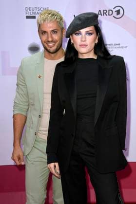 Aljosha Muttardi und Phenix Kühnert bei der 24. Verleihung der First Steps Awards im Theater des Westens. Berlin, 08.10.2023