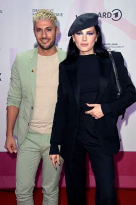 Aljosha Muttardi und Phenix Kühnert bei der 24. Verleihung der First Steps Awards im Theater des Westens. Berlin, 08.10.2023