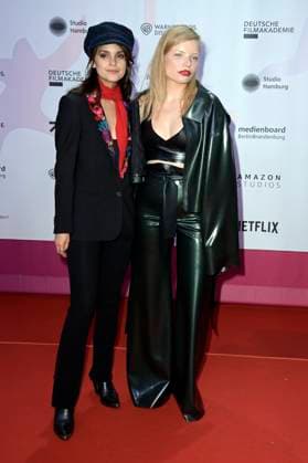 Luise Befort und Luisa-Celine Gaffron bei der 24. Verleihung der First Steps Awards im Theater des Westens. Berlin, 08.10.2023