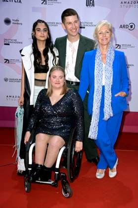 Bayan Layla, Florentine Schlecht, Lorenz Hochhuth und Marika Ullrich bei der 24. Verleihung der First Steps Awards im Theater des Westens. Berlin, 08.10.2023