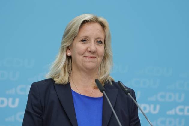 Ines Claus - CDU-Fraktion im Hessischen Landtag, Deutschland, Berlin, Pressekonferenz nach den Landtagswahlen in Hessen und Bayern mit dem Parteivorsitzenden der CDU Deutschlands, Friedrich Merz MdB und dem Ministerpräsidenten von Hessen und Spitzenkandidaten der CDU Hessen, Boris Rhein MdL *** Ines Claus CDU parliamentary group in Hesse, Germany, Berlin, press conference after the state elections in Hesse and Bavaria with the party leader of the CDU of Germany, Friedrich Merz MdB and the Minister President of Hesse and top candidate of the CDU Hesse, Boris Rhein MdL