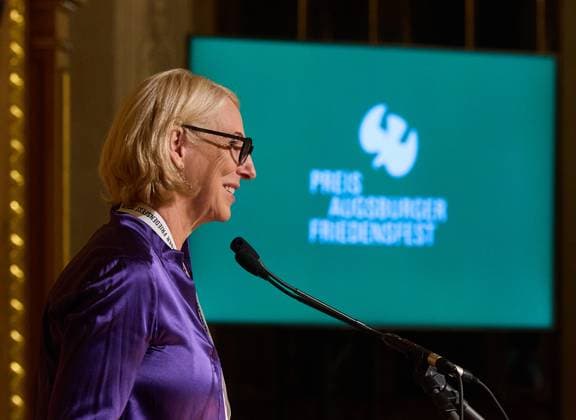 Katrin Eigendorf, Rede; Feierliche Verleihung des Augsburger Friedenspreises 2023 an Journalistin Katrin Eigendorf Feierliche Verleihung des Augsburger Friedenspreises 2023 an Journalistin Katrin Eigendorf