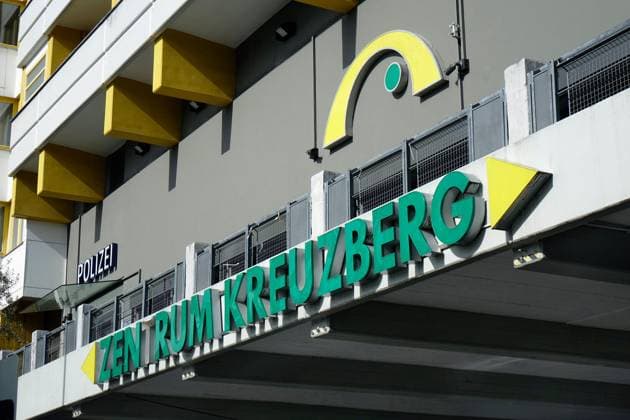 Zentrum Kreuzberg Zentrum Kreuzberg, 02.10.2023, Kreuzberg, Adalbertstrasse, Berlin, Das Zentrum Kreuzberg ist ein Gebäudekomplex am Kottbusser Tor in Kreuzberg. *** Kreuzberg Center Kreuzberg, 02 10 2023, Kreuzberg, Adalbertstrasse, Berlin, The Kreuzberg Center is a building complex at the Kottbusser Tor in Kreuzberg.