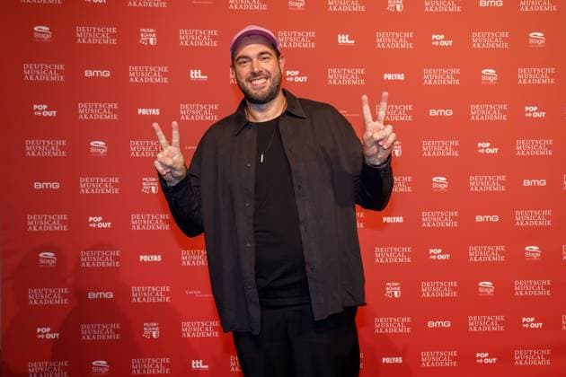 Sera Finale (Pseudonym Dikker) bei der Verleihung des Deutschen Musical theater PReises 2023 im Theater des Westens, Berlin.