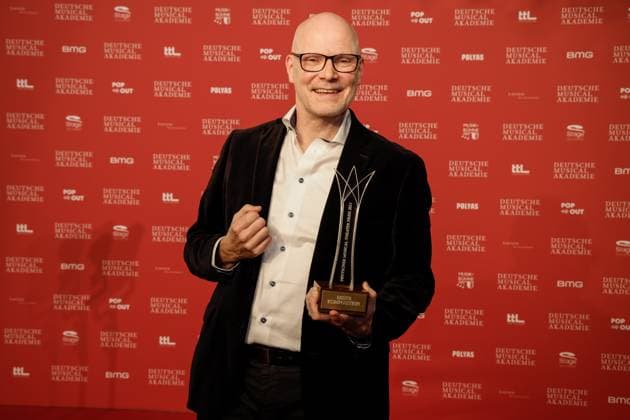 Gisle Kverndokk (Preisträger Beste Komposition) bei der Verleihung des Deutschen Musical theater PReises 2023 im Theater des Westens, Berlin.