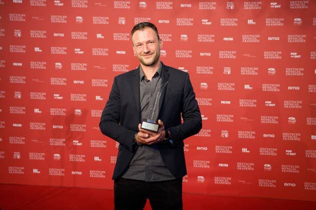 Florentin Adolf (Preiskategorie Beste Sounddesign) bei der Verleihung des Deutschen Musical theater PReises 2023 im Theater des Westens, Berlin.