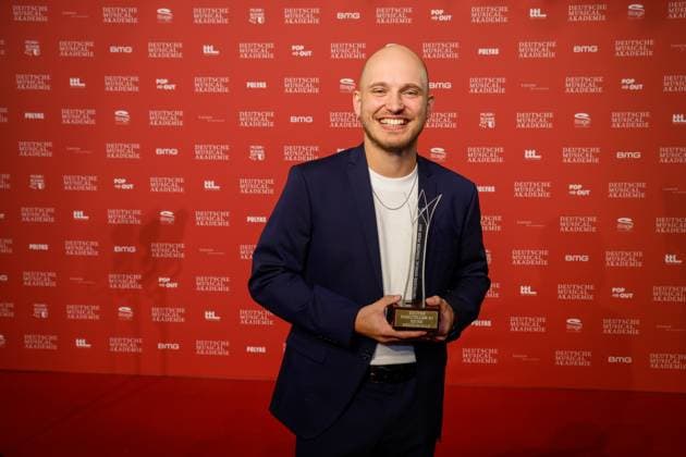 Nico Went (Preiskategorie Bester Darsteller Nebenrolle) bei der Verleihung des Deutschen Musical theater PReises 2023 im Theater des Westens, Berlin.