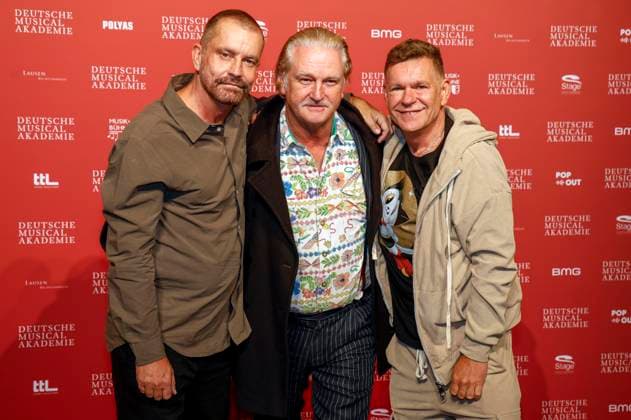 Ulf Leo Sommer, Detlev Buck und Peter Plate bei der Verleihung des Deutschen Musical Theater Preises 2023 im Theater des Westens. Berlin, 09.10.2023