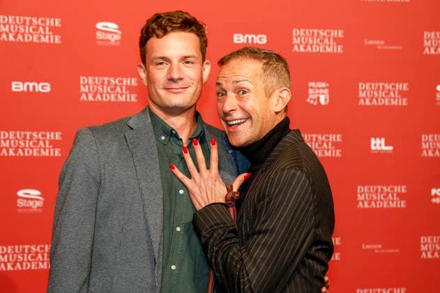 Florian Korty und Tim Fischer bei der Verleihung des Deutschen Musical Theater Preises 2023 im Theater des Westens. Berlin, 09.10.2023