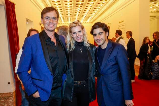 Felix Martin Poenichen, Melanie Kühn und Atrin Madani bei der Verleihung des Deutschen Musical Theater Preises 2023 im Theater des Westens. Berlin, 09.10.2023