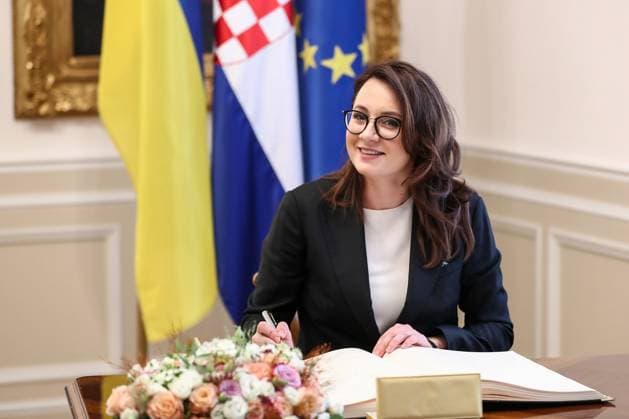 News Themen der Woche KW41 Croatia PM Plenkovic meets with Deputy PM of Ukraine Svyrydenko in Zagreb First Vice Prime Minister of Ukraine and Minister of Economic Development and Trade of Ukraine Yulia Svyrydenko signs into a Golden book before a meeting with Prime Minister of Croatia Andrej Plenkovic at Banski Dvori, in Zagreb, Croatia, on October 10, 2023. MatijaxHabljak PIXSELL