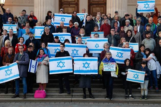News Themen der Woche KW41 News Bilder des Tages Israel Solidaritätskundgebung am Alten Markt am 10.10.23 in Potsdam. Israel Kundgebung am Alten Markt in Potsdam *** Israel solidarity rally at the Old Market on 10 10 23 in Potsdam Israel rally at the Old Market in Potsdam