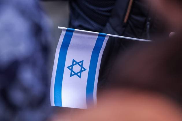 10.10.2023, Politik, Demonstration, Kundgebung gegen Antisemitismus und Terror - Solidarität mit Israel, Israelische Flagge, xRHR-FOTO DEx *** 10 10 2023, Politics, Demonstration, Rally against anti-Semitism and terror Solidarity with Israel, Israeli flag, xRHR PHOTO DEx RHR-FOTO DE