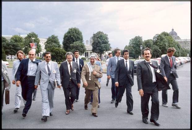 Fotos: Leopold NEKULA VIENNAREPORT e. U. â¬Öï¸ Internationale UNO-Konferenz für die sofortige Unabhängigkeit Namibias . Namibia-Konferenz 07. Juli 1986. Wien, Hofburg Jassir Arafat, Security, Journalisten Wien Austria *** Photos Leopold NEKULA VIENNAREPORT e U â¬Öï¸ International UN Conference for the Immediate Independence of Namibia Namibia Conference 07 July 1986 Vienna, Hofburg Yasser Arafat, Security, Journalists Vienna Austria. Z101000436_101023_03jpeg