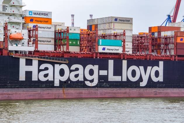 Hapag-Lloyd Containerschiff Valparaiso Express - IMO 9777589, MMSI 218833000 läuft in den Hamburger Hafen ein;Hapag-Lloyd Containerschiff Valparaiso Express - IMO 9777589, MMSI 218833000 läuft in den Hamburger Hafen ein, *** Hapag Lloyd container ship Valparaiso Express IMO 9777589, MMSI 218833000 enters the Port of Hamburg Hapag Lloyd container ship Valparaiso Express IMO 9777589, MMSI 218833000 enters the Port of Hamburg,