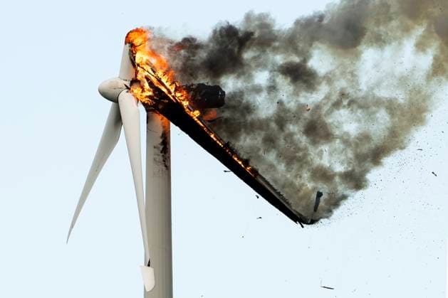 News Themen der Woche KW41 News Bilder des Tages Fire in the control house at the top of a wind turbine in the town of Kondrup north of Randers, Wednesday October 11, 2023. Brand i styrehuset i toppen af en vindmoelle i byen Kondrup nord for Randers, onsdag den 11. oktober 2023.. , Kondrup Denmark *** Fire in the control house at the top of a wind turbine in the town of Kondrup north of Randers, Wednesday October 11, 2023 Brand i styrhuset i toppen af en vindmoelle i byen Kondrup nord for Randers, Wednesday October 11, 2023 , Kondrup Denmark  Copyright: BoxAmstrupx xRitzauxScanpix BoxAmstrupx COP14798 spdk20231011-152613-L
