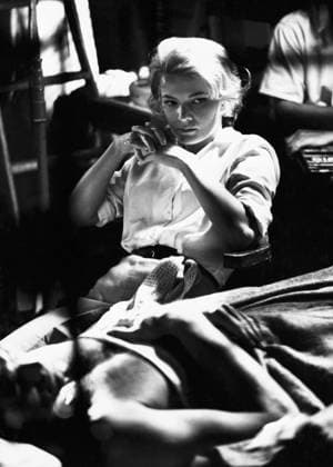 Film The Spiral Road Actor Rock Hudson and actress Gena Rowlands in a scene Paramaribo Suriname  Copyright: xLeoxFuchsx 0064 Gena Rowlands (The Spiral Road) CONTEMPLATIVE SET