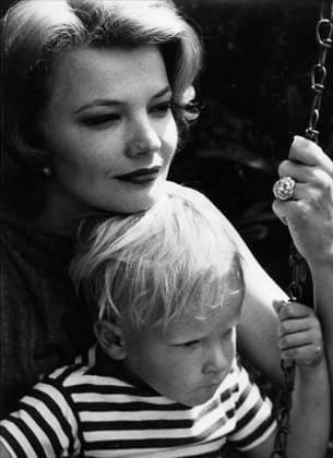 Cassavetes and Rowlands Family Actress Gena Rowlands at home with her son Nick Los Angeles, CA USA  Copyright: xLeoxFuchsx 0760 Gena Rowlands WITH SON ON SWING PORTRAIT