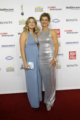 Barbara Hahlweg und ihre Tochter Anouk Hahlweg bei der Verleihung Goldene Bild der Frau am 11.10.2023 in Hamburg Goldene Bild der Frau Verleihung 2023 in Hamburg