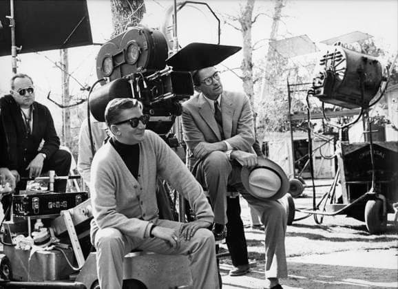 Film To Kill A Mockingbird Director Robert Mulligan and actor Gregory Peck at the set Monroeville, Alabama USA  Copyright: xLeoxFuchsx 0775 Mulligan Peck (To Kill a Mockingbird) AT CAMERA SET new
