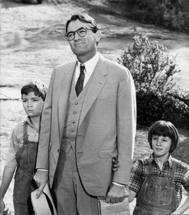Film To Kill A Mockingbird Actors Gregory Peck, Johan Megna and actress Mary Badham in a scene of the film Monroeville, Alabama USA  Copyright: xLeoxFuchsx 0803 Phillip Alford Mary Badham Gregory Peck (To Kill A Mockingbird) HOLDING HANDS SET
