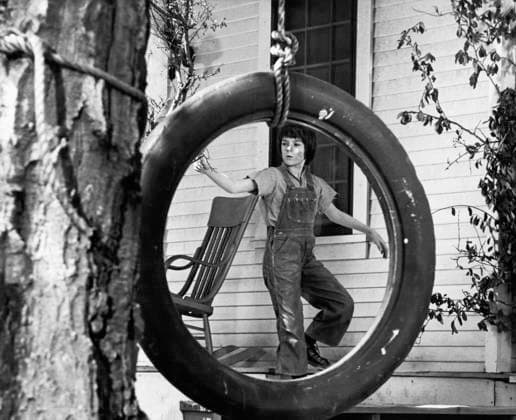 Film To Kill A Mockingbird Actress Mary Badham in a scene of the film Monroeville, Alabama USA  Copyright: xLeoxFuchsx 1050 Mary Badham Scout wheel (To Kill a Mockingbird)