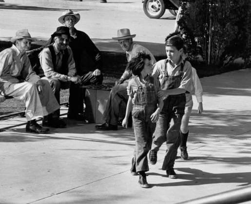 Film To Kill A Mockingbird Actors John Megna and Philip Alford and actresses Mary Badham in a scene of the film Monroeville, Alabama USA  Copyright: xLeoxFuchsx 1076 Mary Badham Scout boy (To Kill a Mockingbird)