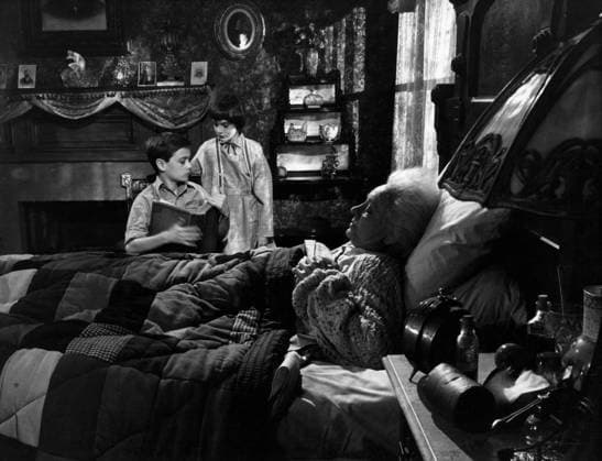 Film To Kill A Mockingbird Actors John Megna and actresses Mary Badham in a scene of the film Monroeville, Alabama USA  Copyright: xLeoxFuchsx 1079 Mary Badham Scout boy old lady (To Kill a Mockingbird)