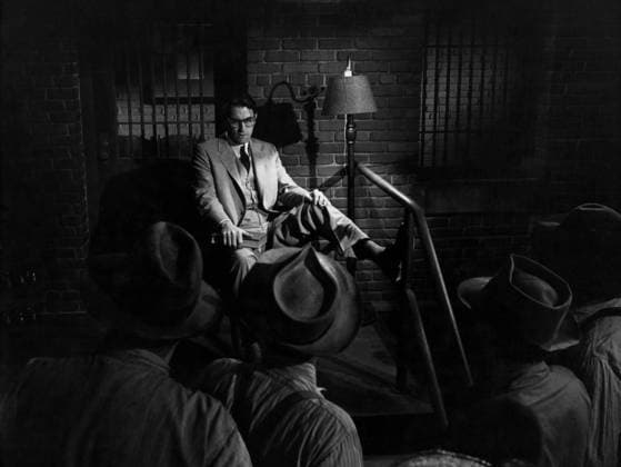 Film To Kill A Mockingbird Actor Gregory Peck in a scene of the film Monroeville, Alabama USA  Copyright: xLeoxFuchsx 1087 Gregory Peck Atticus Finch on porch with crowd (To Kill a Mockingbird)