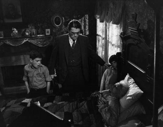 Film To Kill A Mockingbird Actors Gregory Peck, John Megna and and actress Mary Badham in a scene of the film Monroeville, Alabama USA  Copyright: xLeoxFuchsx 1091 Gregory Peck Atticus Finch Mary Badham Scout boy old lady (To Kill a Mockingbird)