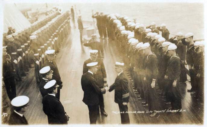 RECORD DATE NOT STATED USS New York, American battleship, with George V, WW1 Scene on the deck of USS New York (BB34), American battleship, Scapa Flow, towards the end of the First World War. King George V is shaking hands with the Chief Boatswain s Mate (CBM), Shorty Schirm, who had completed 26 years service. Also present was Rear Admiral Hugh Rodman, US Navy Commander. Date: 1918  Copyright: Gemini Picture No. 10826180