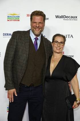 Goldene Bild der Frau in Hamburg Tetje Mierendorf mit Frau Cornelia, Verleihung der Goldene Bild der Frau in der Neuen Flora, Hamburg, 11.10.2023 Copyright: xEventpressxBecherx