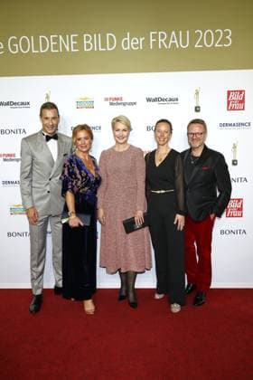 Goldene Bild der Frau in Hamburg Janina Süß, Sandra Immoor, Kai Pflaume, Julia Becker, Manuela Schwesig, Nora Mary und Niklas Jakob Wilcke, Verleihung der Goldene Bild der Frau in der Neuen Flora, Hamburg, 11.10.2023 Copyright: xEventpressxBecherx