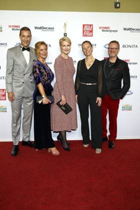 Goldene Bild der Frau in Hamburg Kai Pflaume, Julia Becker, Manuela Schwesig, Nora Mary und Niklas Jakob Wilcke, Verleihung der Goldene Bild der Frau in der Neuen Flora, Hamburg, 11.10.2023 Copyright: xEventpressxBecherx