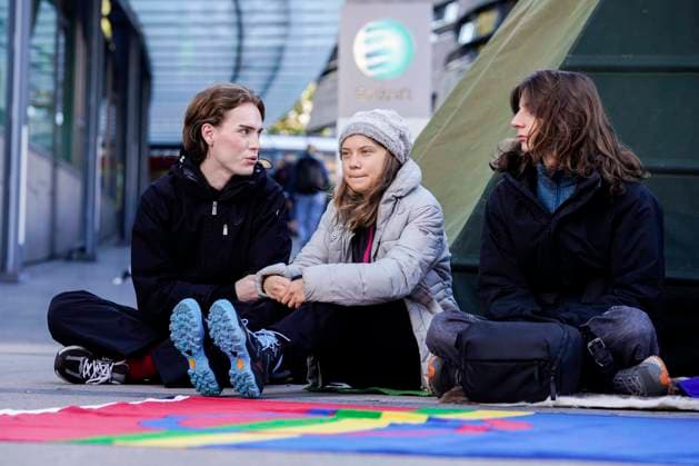 News Themen der Woche KW41 Norwegen, Greta Thunberg bei Demonstration gegen den Umgang der Regierung mit dem Fall Fosen in Oslo Demonstrasjon mot regjeringens handtering av Fosen-saken Oslo 20231012. Miljoaktivist Greta Thunberg deltar pa Fosen-aksjonen utenfor Statkraft i forbindelse med at det er to ar siden den norske Hoyesterett slo fast at vindturbinene pa Fosen strider med urfolks rettigheter og menneskerettighetene. Foto: Cornelius Poppe NTB Oslo Norge fzTX9O4241Y EDITORIAL USE ONLY Ref:_BNCfzTX9O4241Y.jpg  Copyright: xCorneliusxPoppex xNTBx