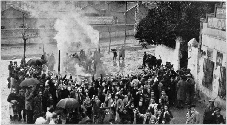 RECORD DATE NOT STATED CIVIL WAR MADRID CROWD Crowds evacuated from burning and devastated buildings in Madrid during the early stages of the civil war Date: 1936  Copyright: Gemini Picture No. 10077059