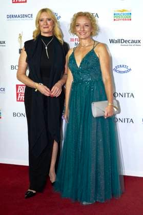 Claudia Kleinert und Karin Lange bei der 16. Verleihung der Goldenen Bild der Frau 2023 im Stage Theater Neue Flora. Hamburg, 11.10.2023
